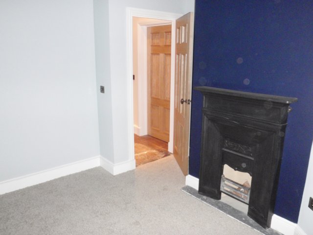 reesbedroom.jpg